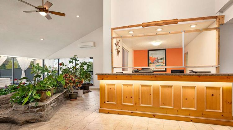 Howard Johnson Inn Gravenhurst Lobby