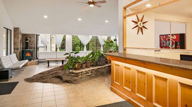 Howard Johnson Inn Gravenhurst Lobby