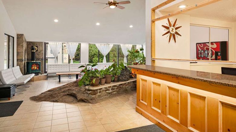 <b>Howard Johnson Inn Gravenhurst Lobby</b>. Images powered by <a href="https://iceportal.shijigroup.com/" title="IcePortal" target="_blank">IcePortal</a>.