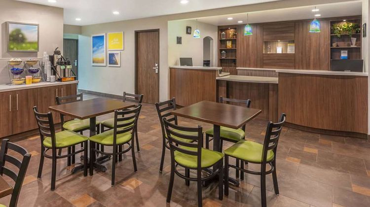 Days Inn & Suites East Flagstaff Lobby