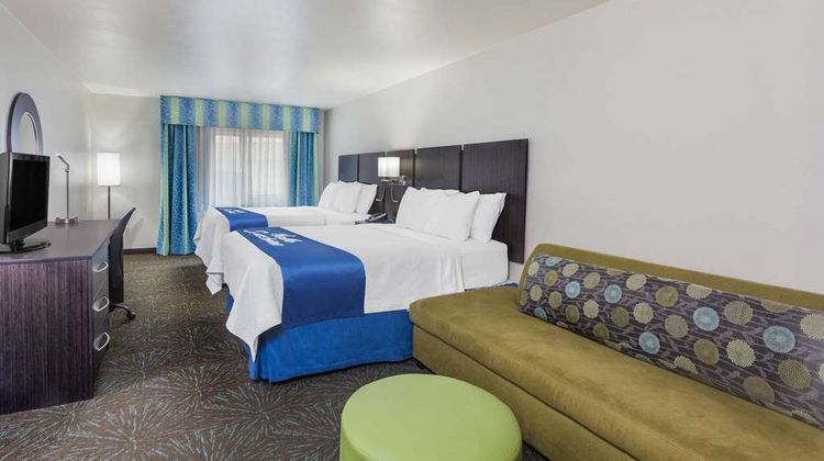 Days Inn & Suites East Flagstaff Suite