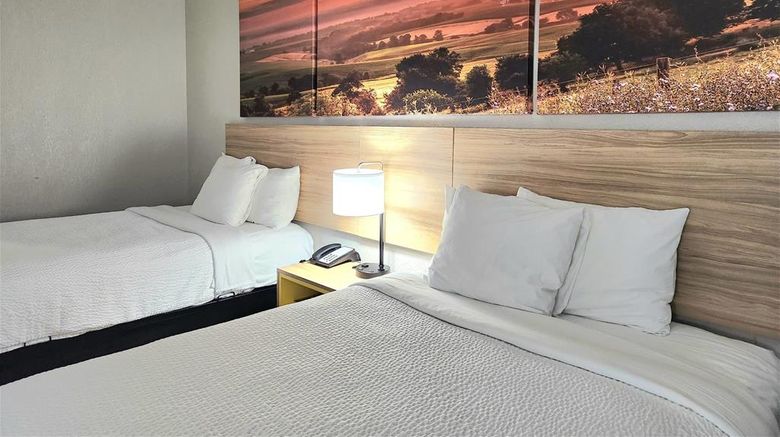 <b>Days Inn Denham Springs-Baton Rouge East Room</b>. Images powered by <a href="https://iceportal.shijigroup.com/" title="IcePortal" target="_blank">IcePortal</a>.