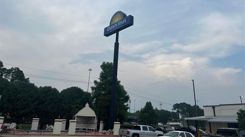 <b>Days Inn Denham Springs-Baton Rouge East Exterior</b>. Images powered by <a href="https://iceportal.shijigroup.com/" title="IcePortal" target="_blank">IcePortal</a>.