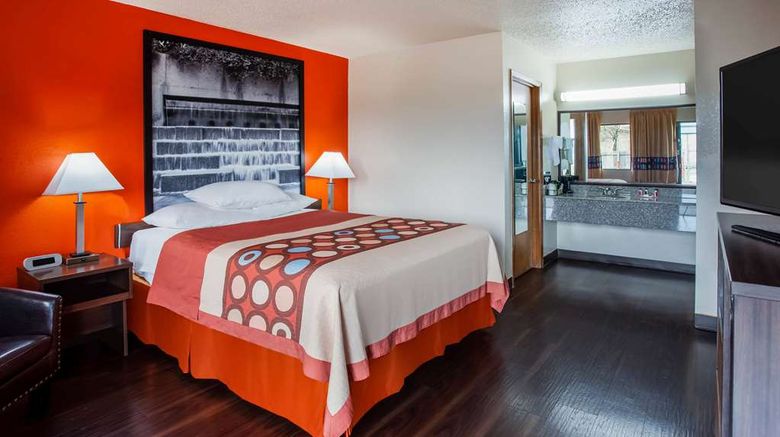 <b>Super 8 by Wyndham Giddings Room</b>. Images powered by <a href="https://iceportal.shijigroup.com/" title="IcePortal" target="_blank">IcePortal</a>.