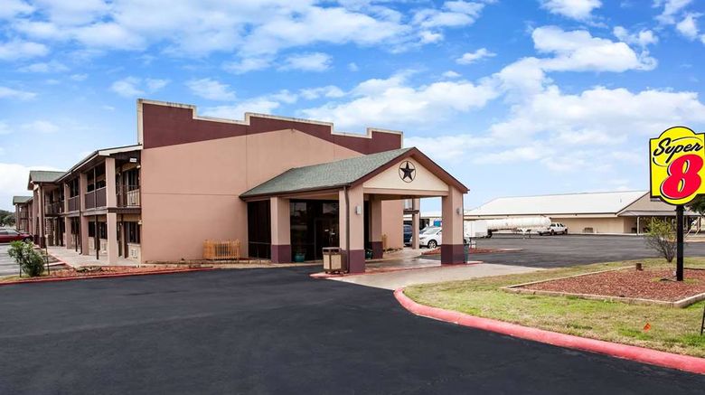 <b>Super 8 by Wyndham Giddings Exterior</b>. Images powered by <a href="https://iceportal.shijigroup.com/" title="IcePortal" target="_blank">IcePortal</a>.