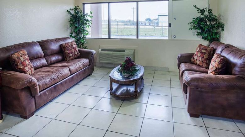 <b>Super 8 by Wyndham Giddings Lobby</b>. Images powered by <a href="https://iceportal.shijigroup.com/" title="IcePortal" target="_blank">IcePortal</a>.