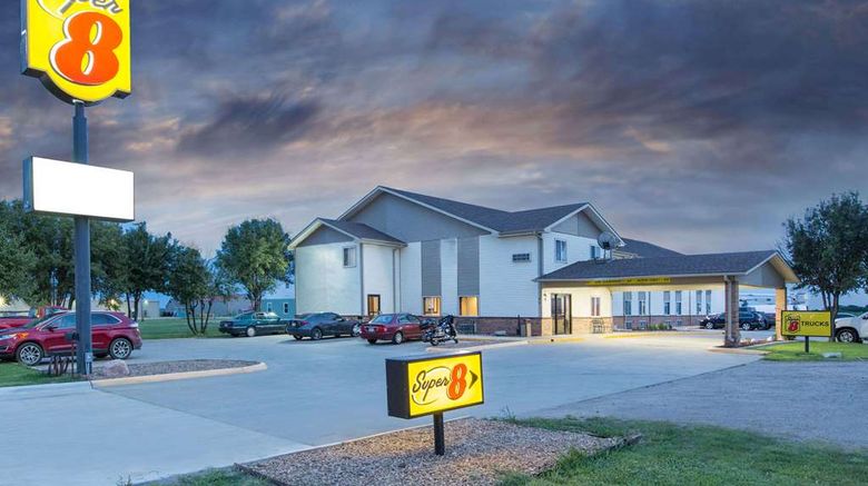 Super 8 Belleville Exterior. Images powered by <a href="https://iceportal.shijigroup.com" target="_blank" rel="noopener">Ice Portal</a>.