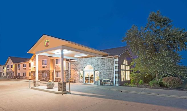 Super 8 Richmond Exterior