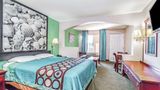 Super 8 Marianna Suite