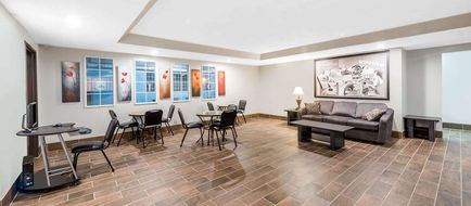 Super 8 Winfield/Quail Ridge Area Lobby