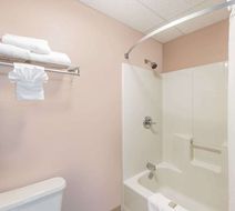 Super 8 Winfield/Quail Ridge Area Room