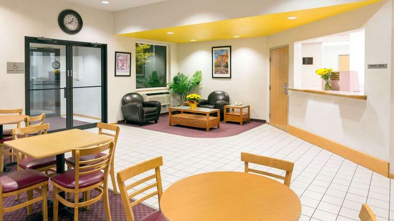 <b>Super 8 Redmond Lobby</b>. Images powered by <a href="https://iceportal.shijigroup.com/" title="IcePortal" target="_blank">IcePortal</a>.