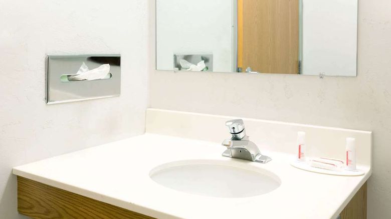 <b>Super 8 Redmond Room</b>. Images powered by <a href="https://iceportal.shijigroup.com/" title="IcePortal" target="_blank">IcePortal</a>.