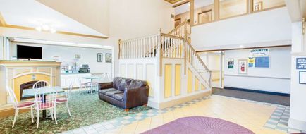 Super 8 Brooklyn Lobby