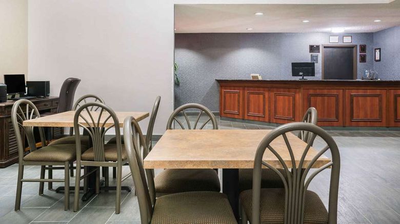 <b>Days Inn & Suites Wausau Lobby</b>. Images powered by <a href="https://iceportal.shijigroup.com/" title="IcePortal" target="_blank">IcePortal</a>.