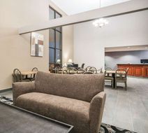 Days Inn & Suites Wausau Lobby