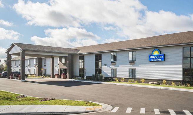 Days Inn & Suites Wausau Exterior