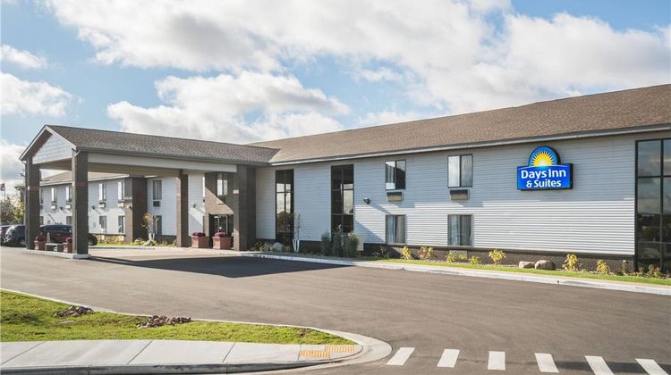 Days Inn & Suites Wausau Exterior