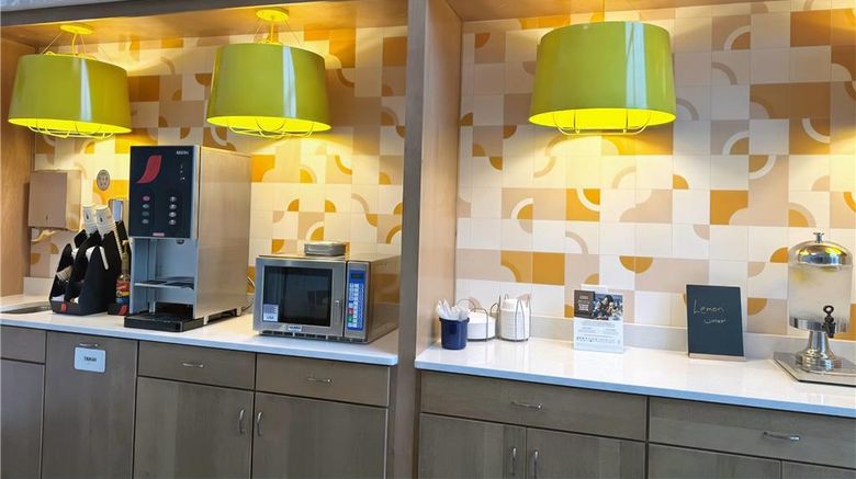 <b>Days Inn & Suites Wausau Lobby</b>. Images powered by <a href="https://iceportal.shijigroup.com/" title="IcePortal" target="_blank">IcePortal</a>.