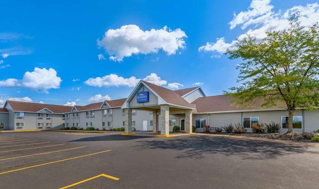 Baymont by Wyndham Baldwin Exterior
