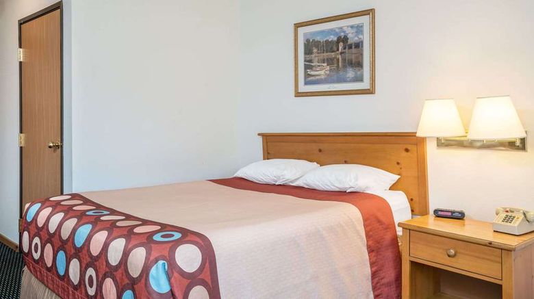 <b>Super 8 Phillips Room</b>. Images powered by <a href="https://iceportal.shijigroup.com/" title="IcePortal" target="_blank">IcePortal</a>.