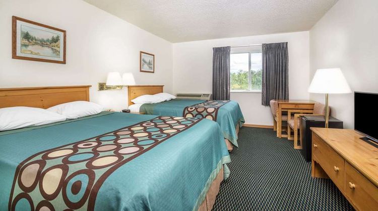 Super 8 Phillips Room