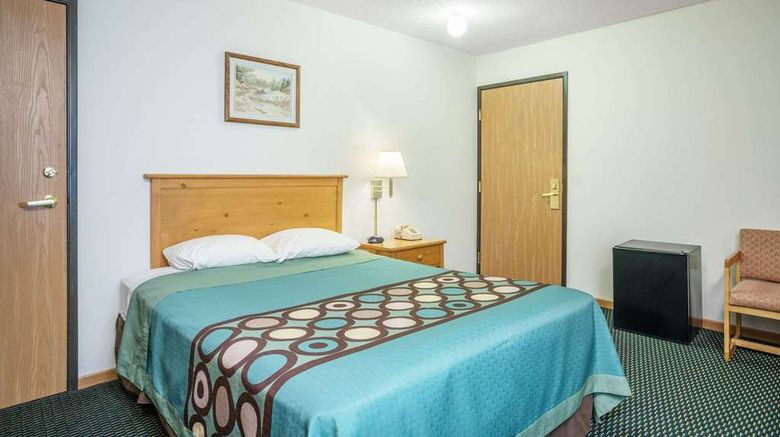 <b>Super 8 Phillips Room</b>. Images powered by <a href="https://iceportal.shijigroup.com/" title="IcePortal" target="_blank">IcePortal</a>.