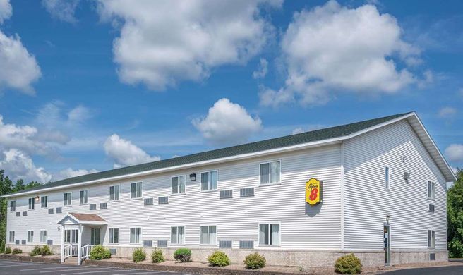 Super 8 Phillips Exterior