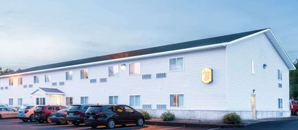 Super 8 Phillips Exterior
