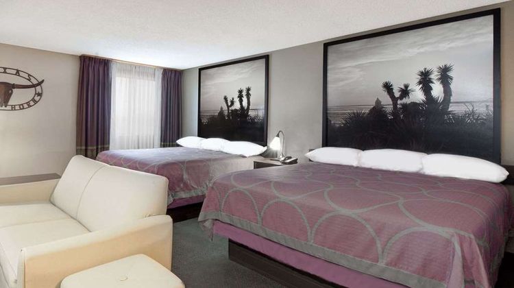 Super 8 Victoria/North/Mall Area Room