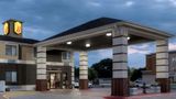 Super 8 Victoria/North/Mall Area Exterior