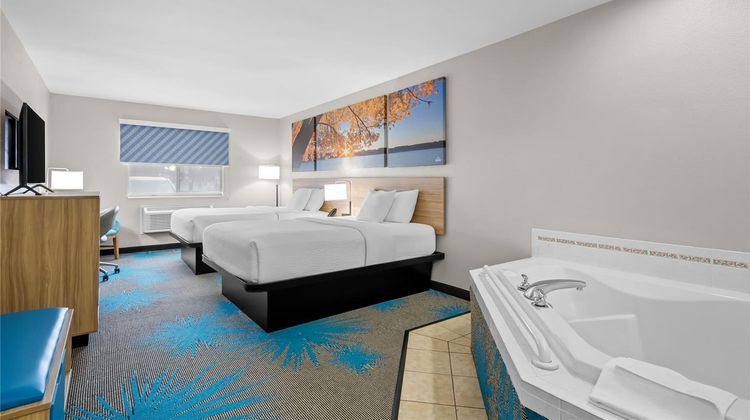 Days Inn Imlay City Suite