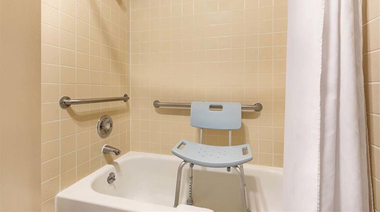 Days Inn Auburn/ Federal Way Room