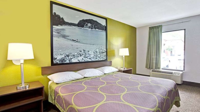 <b>Super 8 Gainesville Room</b>. Images powered by <a href="https://iceportal.shijigroup.com/" title="IcePortal" target="_blank">IcePortal</a>.