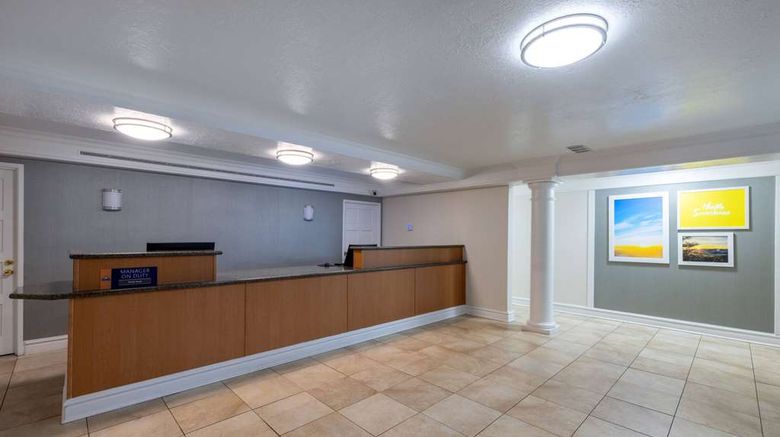 <b>Days Inn Casper Lobby</b>. Images powered by <a href="https://iceportal.shijigroup.com/" title="IcePortal" target="_blank">IcePortal</a>.