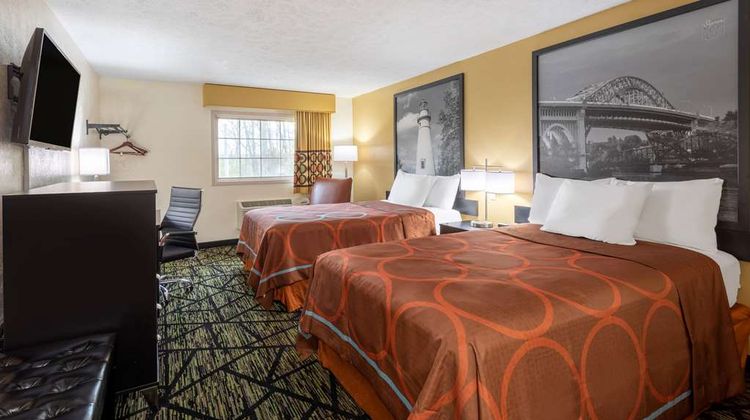 Super 8 Wooster Room