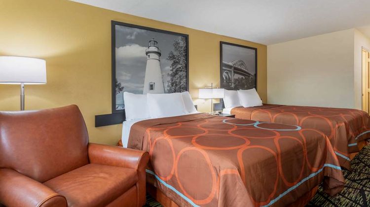 Super 8 Wooster Room