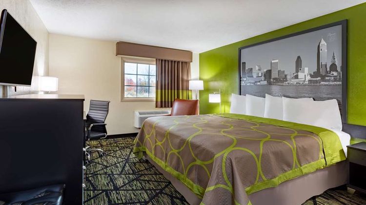 Super 8 Wooster Room