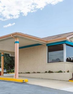 Travelodge Ridgeway Martinsville Area