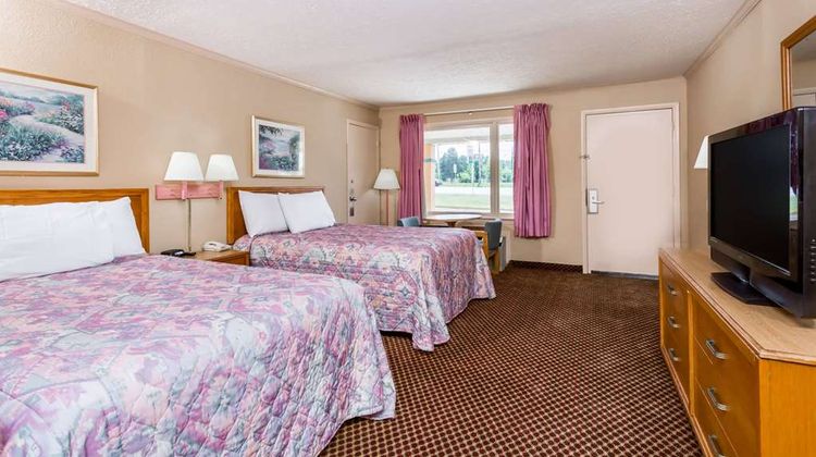 Travelodge Ridgeway Martinsville Area Room