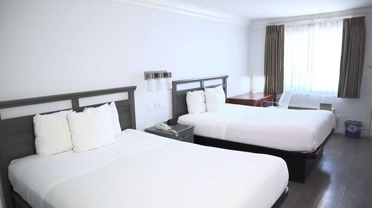 Days Inn Near City Of Hope Room