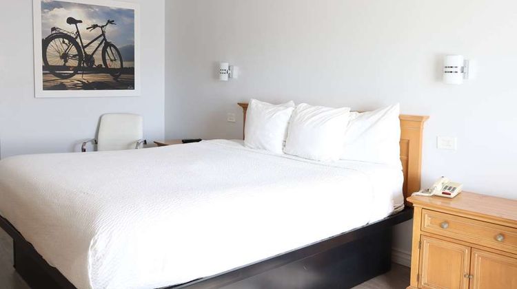 Days Inn Near City Of Hope Room