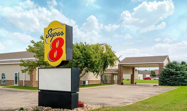 Super 8 Beresford Exterior