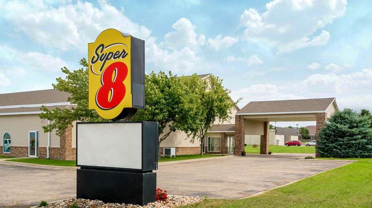 Super 8 Beresford Exterior