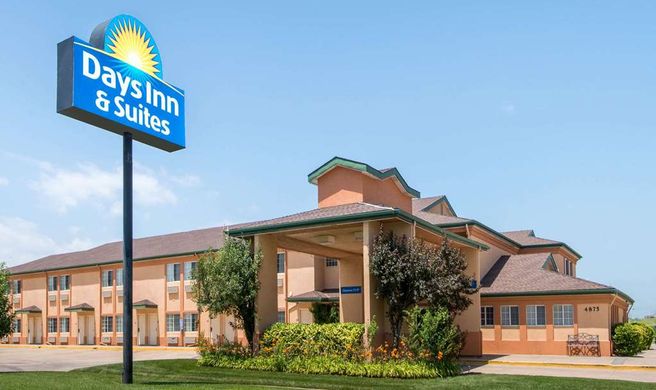 Days Inn & Suites Wichita Exterior