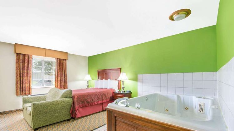 Days Inn & Suites Wichita Room