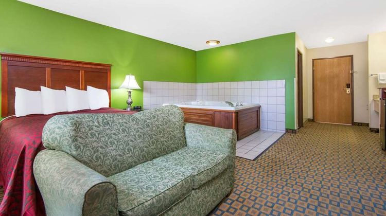Days Inn & Suites Wichita Room