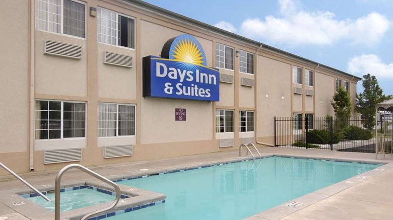 <b>Days Inn & Suites Wichita Pool</b>. Images powered by <a href="https://iceportal.shijigroup.com/" title="IcePortal" target="_blank">IcePortal</a>.
