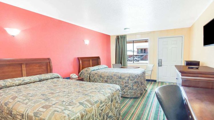 Knights Inn Paris Room