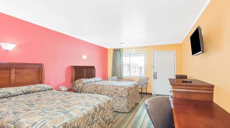 Knights Inn Paris Room